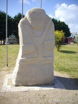 Statue-menhir, pierre dressée de Gâvres - vue2